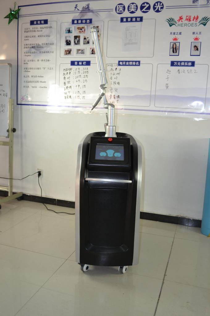 O CE aprovou o equipamento 1064nm 532nm 755nm da remoção da tatuagem do laser do picosegundo