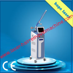 China Vento que refrigera o equipamento fracionário do tratamento do laser do CO2 para o tamanho de ponto da clínica 0.2mm fornecedor